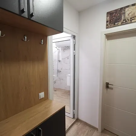 Sunflower Apartment *